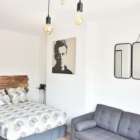 Apartment Au 36 Avec Parking Prive Arras